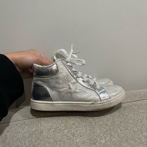 DISTRESSED STAR HIGH TOP SNEAKER KIDPIK